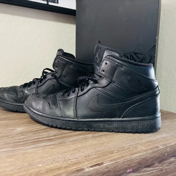 Air Jordan 1 Mid Triple Black 2013